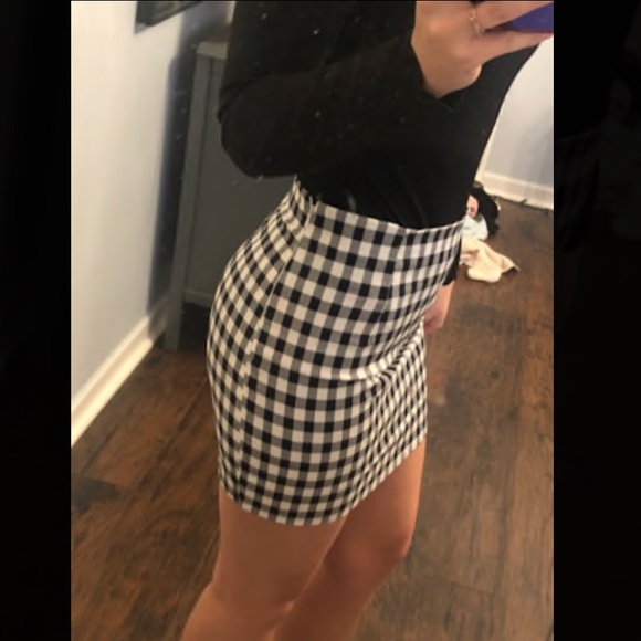 Black and White Plaid Mini Skirt - Picture 3 of 4